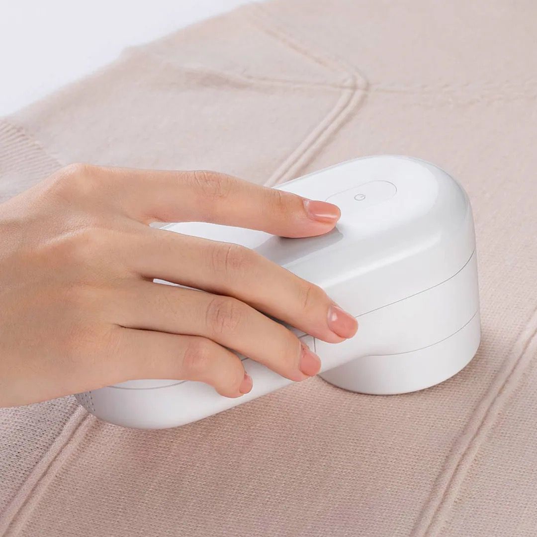 Lint Remover: Efficient Fabric Shaver and Lint Roller for Clothes and Upholstery